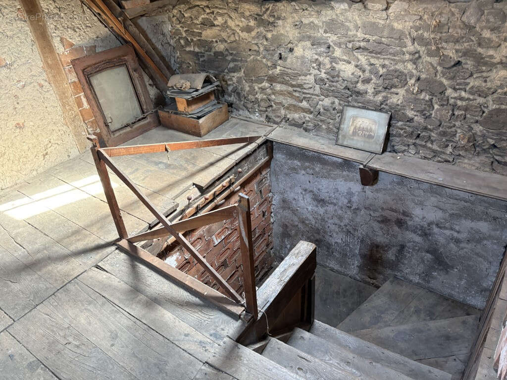 Maison à SEGUR-LE-CHATEAU