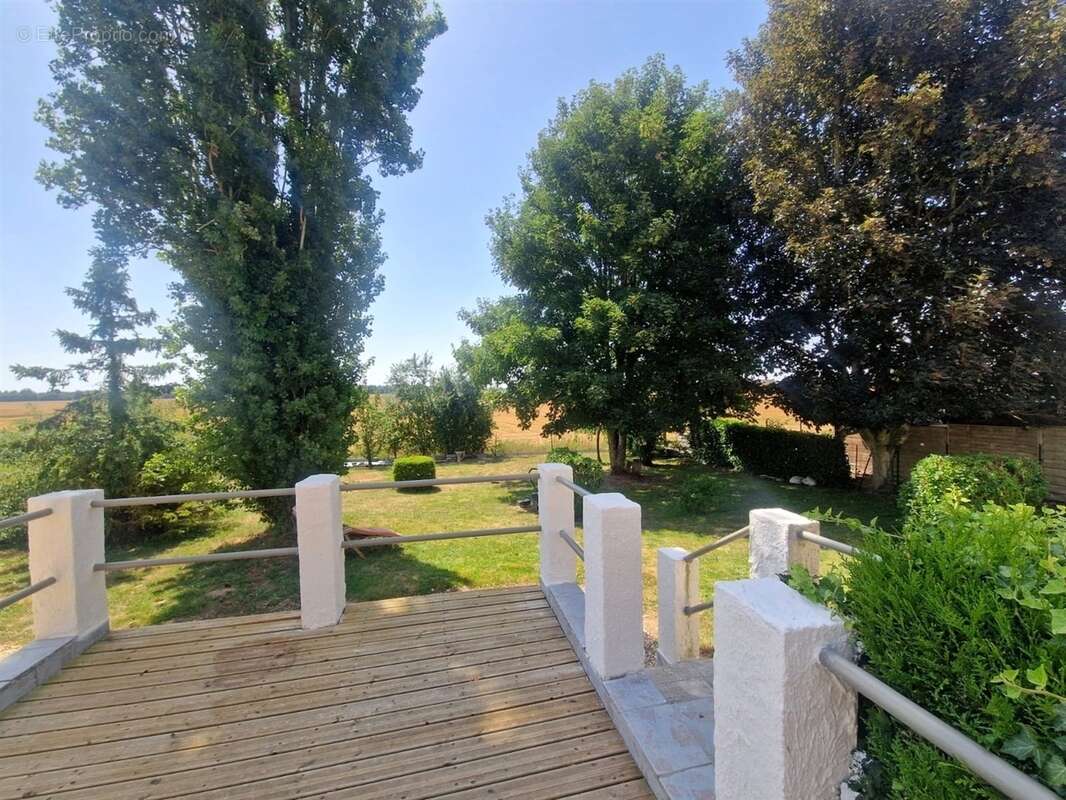 Maison à MARCILLY-LA-CAMPAGNE