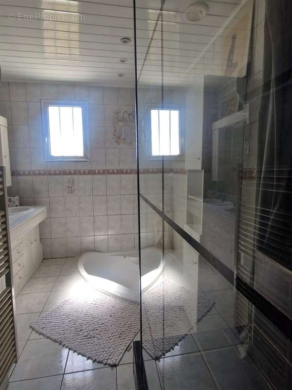 Maison à MARCILLY-LA-CAMPAGNE