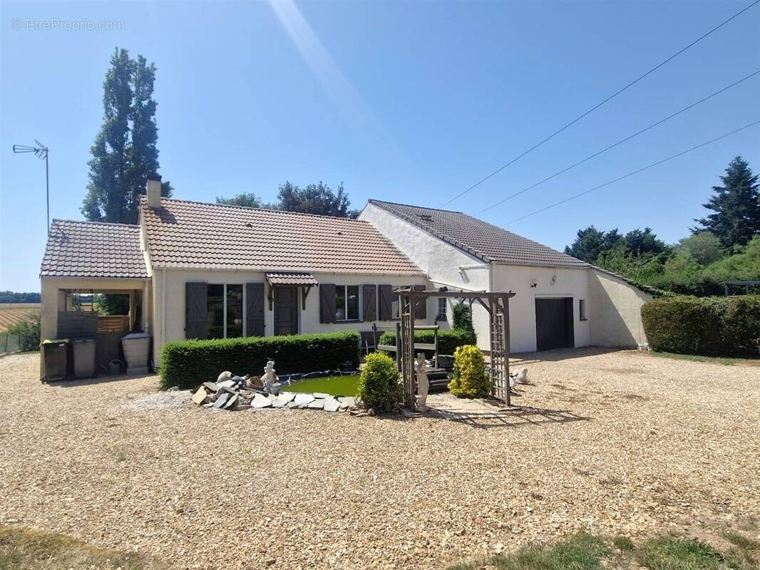 Maison à MARCILLY-LA-CAMPAGNE