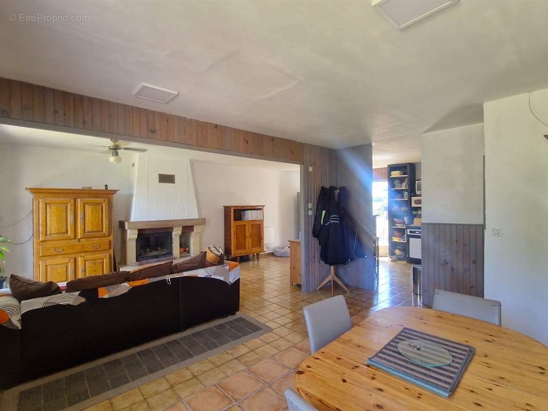 Maison à MARCILLY-LA-CAMPAGNE