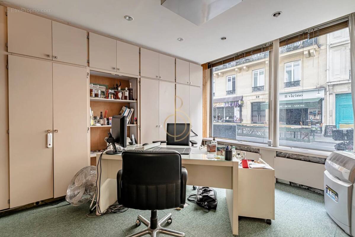 Commerce à PARIS-9E