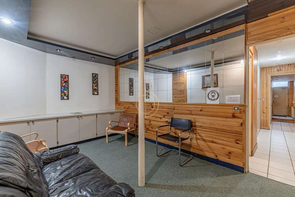 Commerce à PARIS-9E