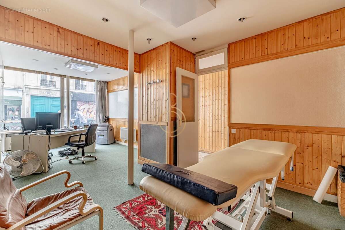 Commerce à PARIS-9E