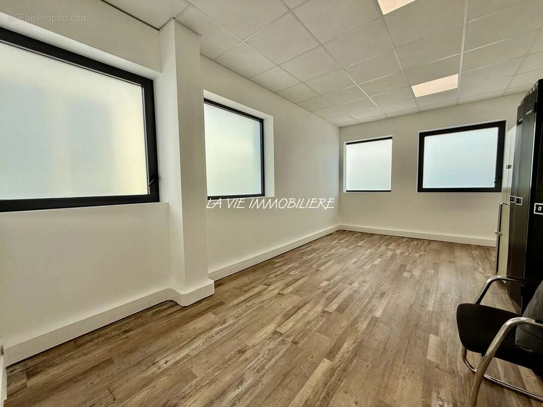 Commerce à BAILLY-ROMAINVILLIERS