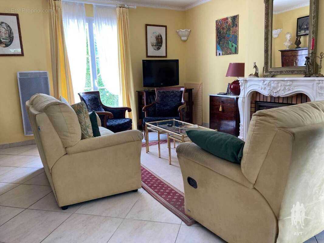 Maison à YZEURES-SUR-CREUSE