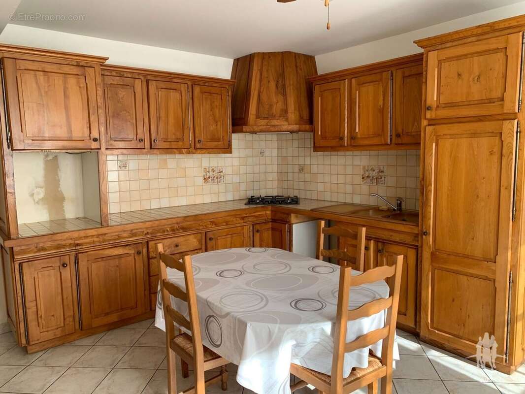 Maison à AZAY-LE-FERRON