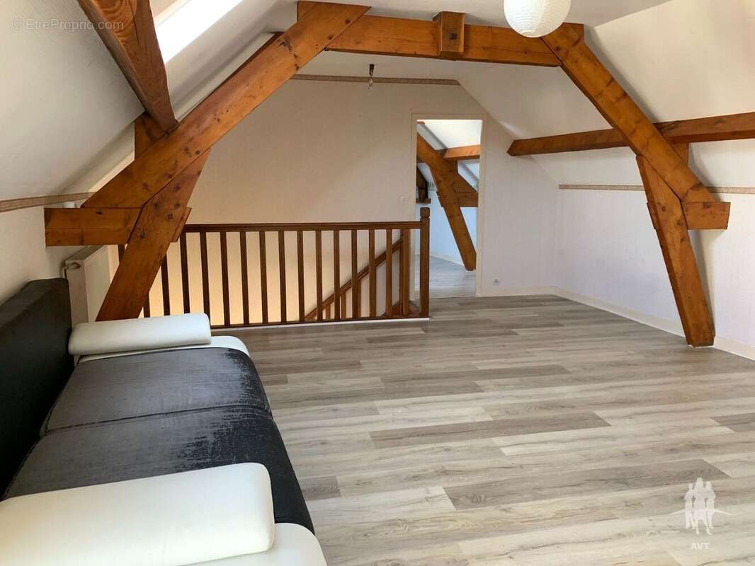 Maison à AZAY-LE-FERRON