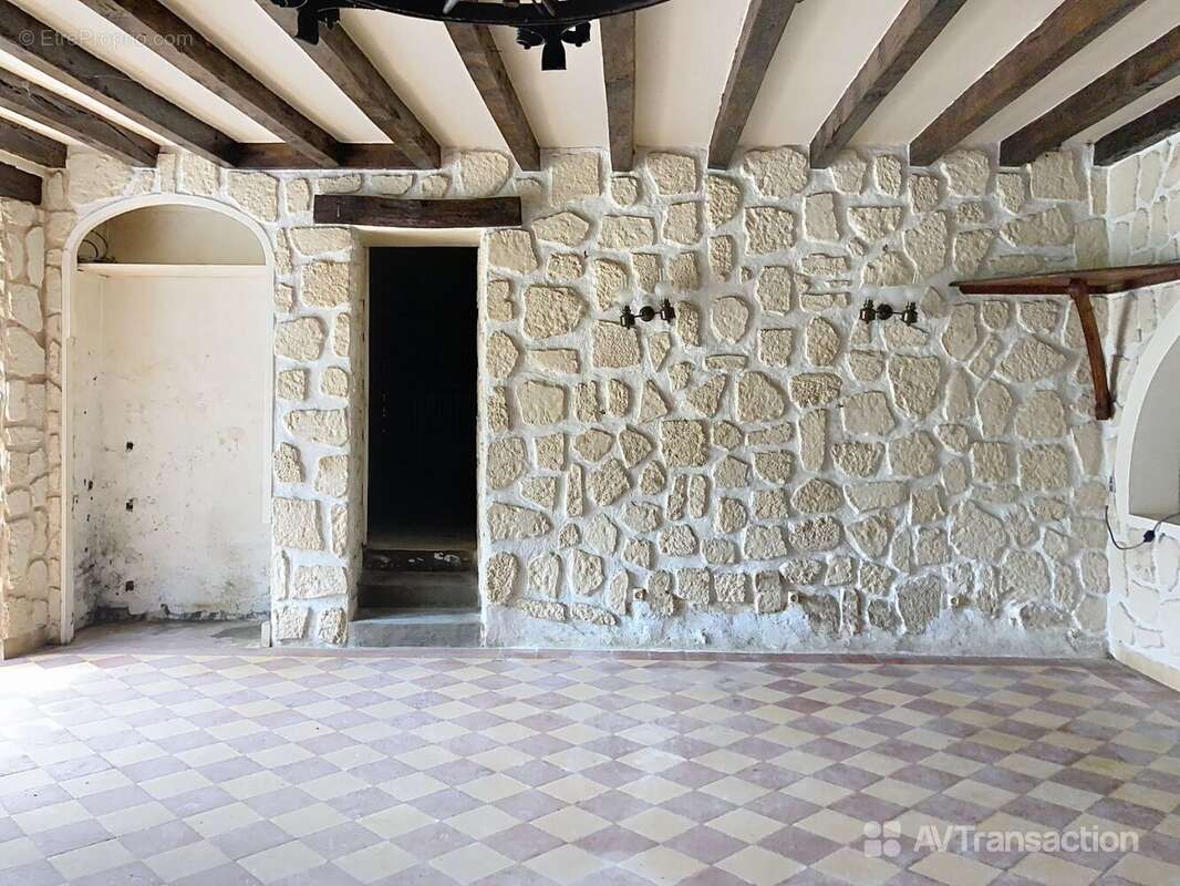 Maison à AZAY-LE-FERRON