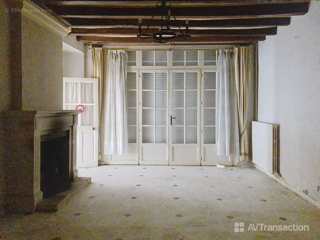 Maison à AZAY-LE-FERRON