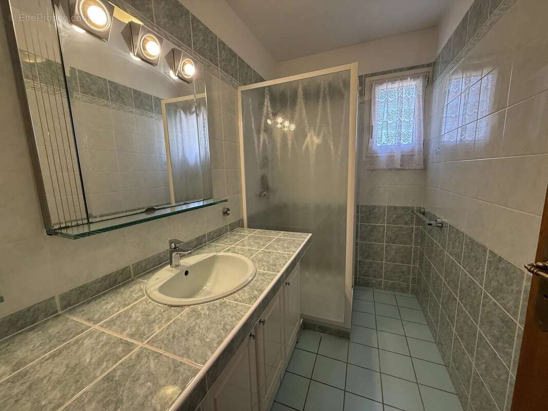 Maison à MONTELIMAR