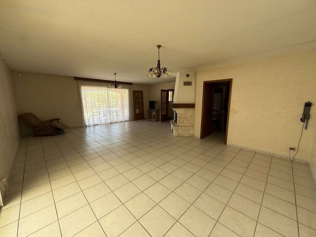 Maison à MONTELIMAR