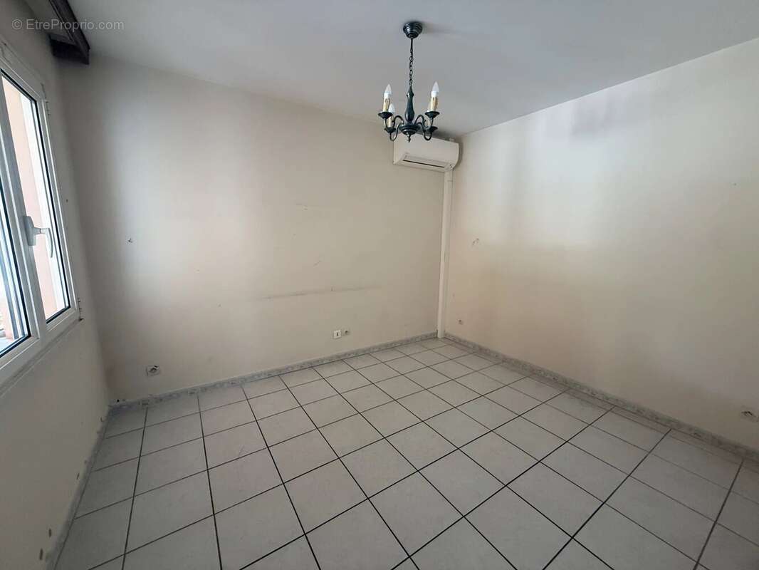 Maison à MONTELIMAR