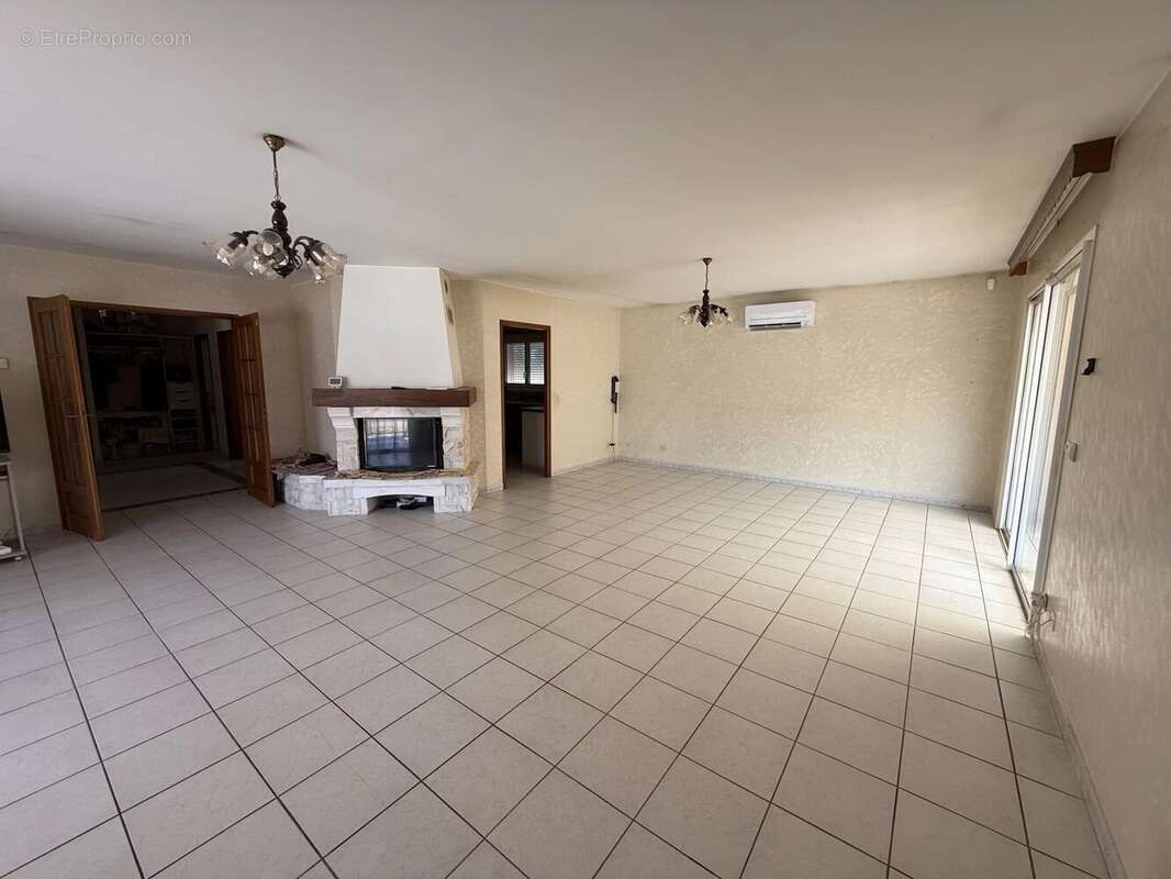 Maison à MONTELIMAR