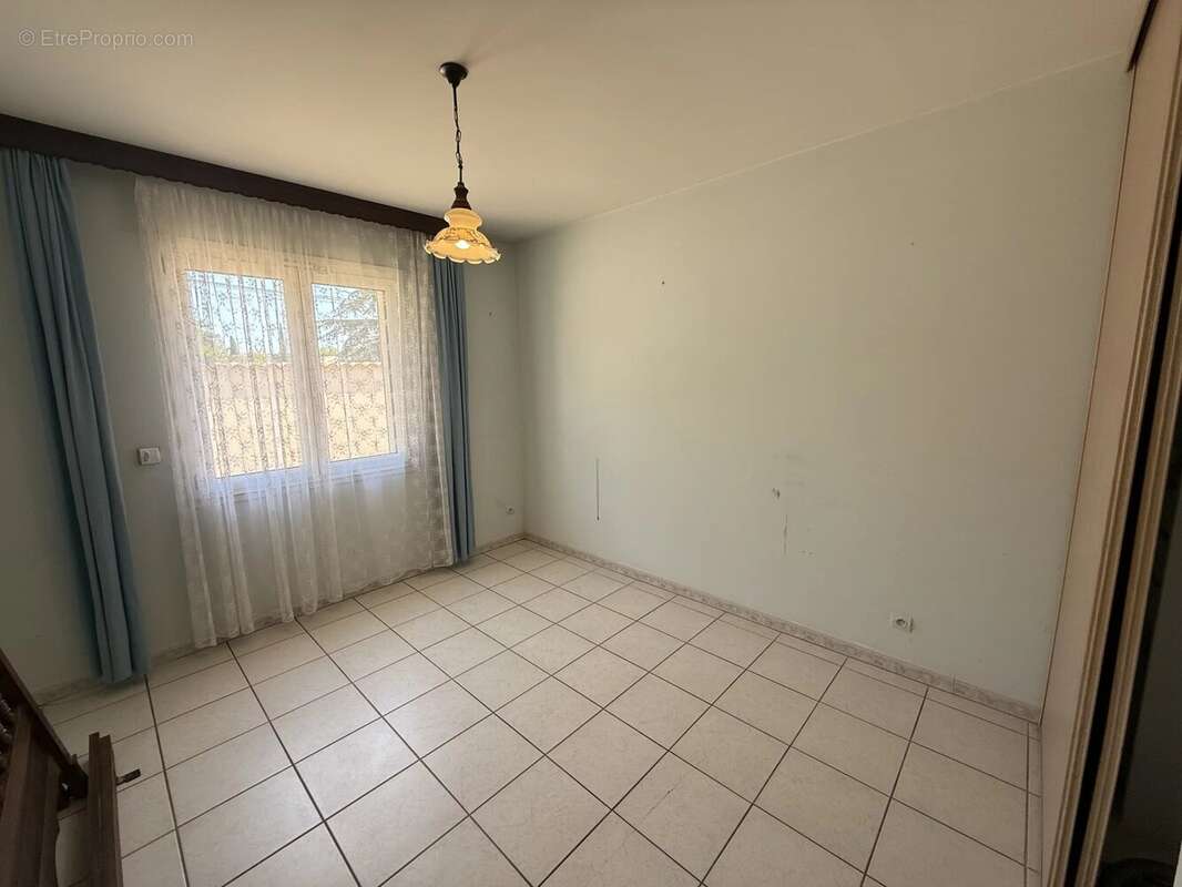 Maison à MONTELIMAR