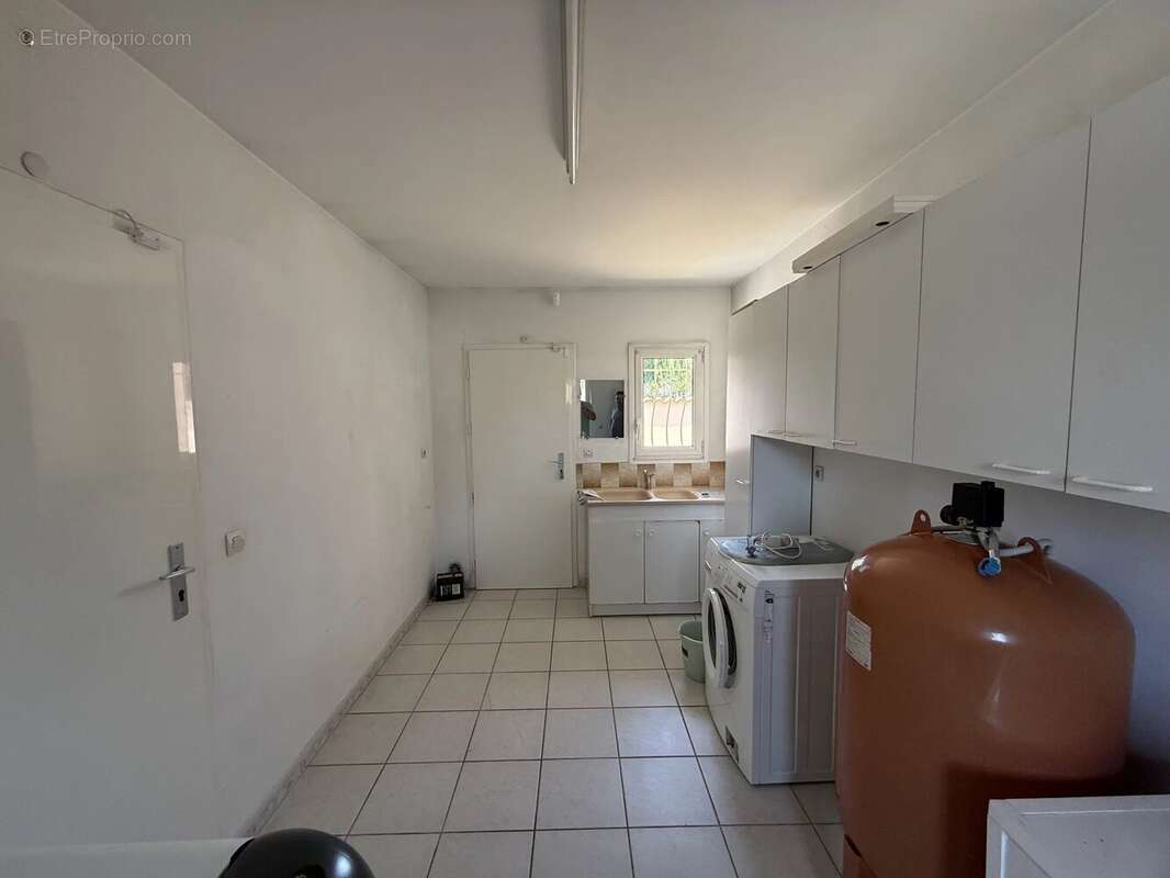 Maison à MONTELIMAR