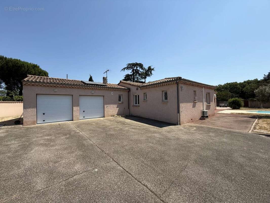 Maison à MONTELIMAR