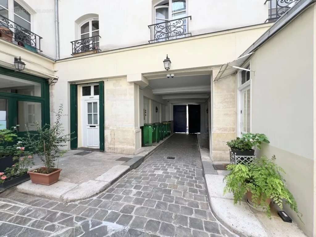 Appartement à PARIS-3E