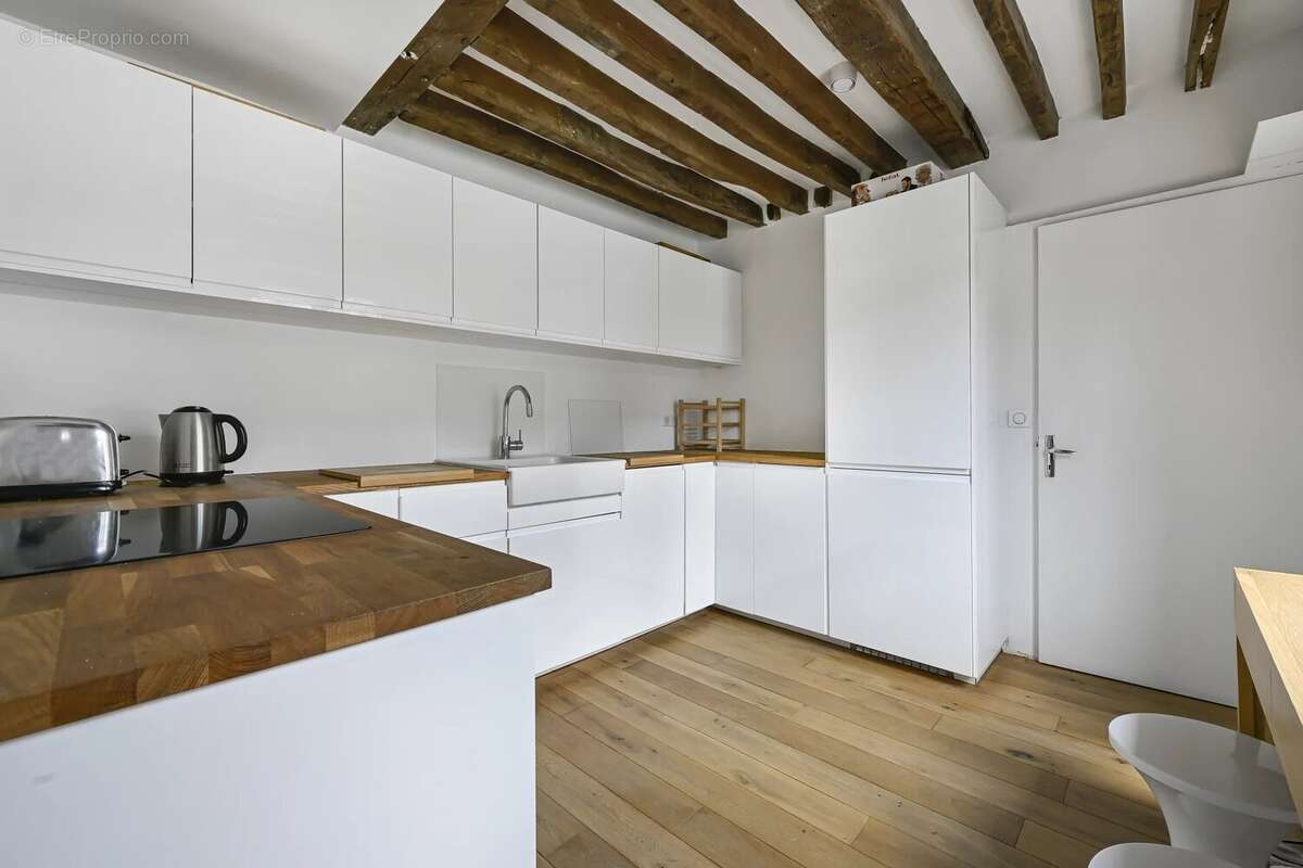 Appartement à PARIS-3E