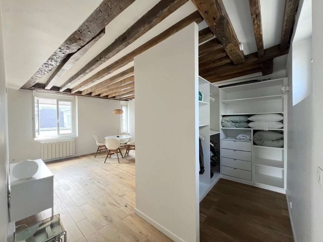 Appartement à PARIS-3E
