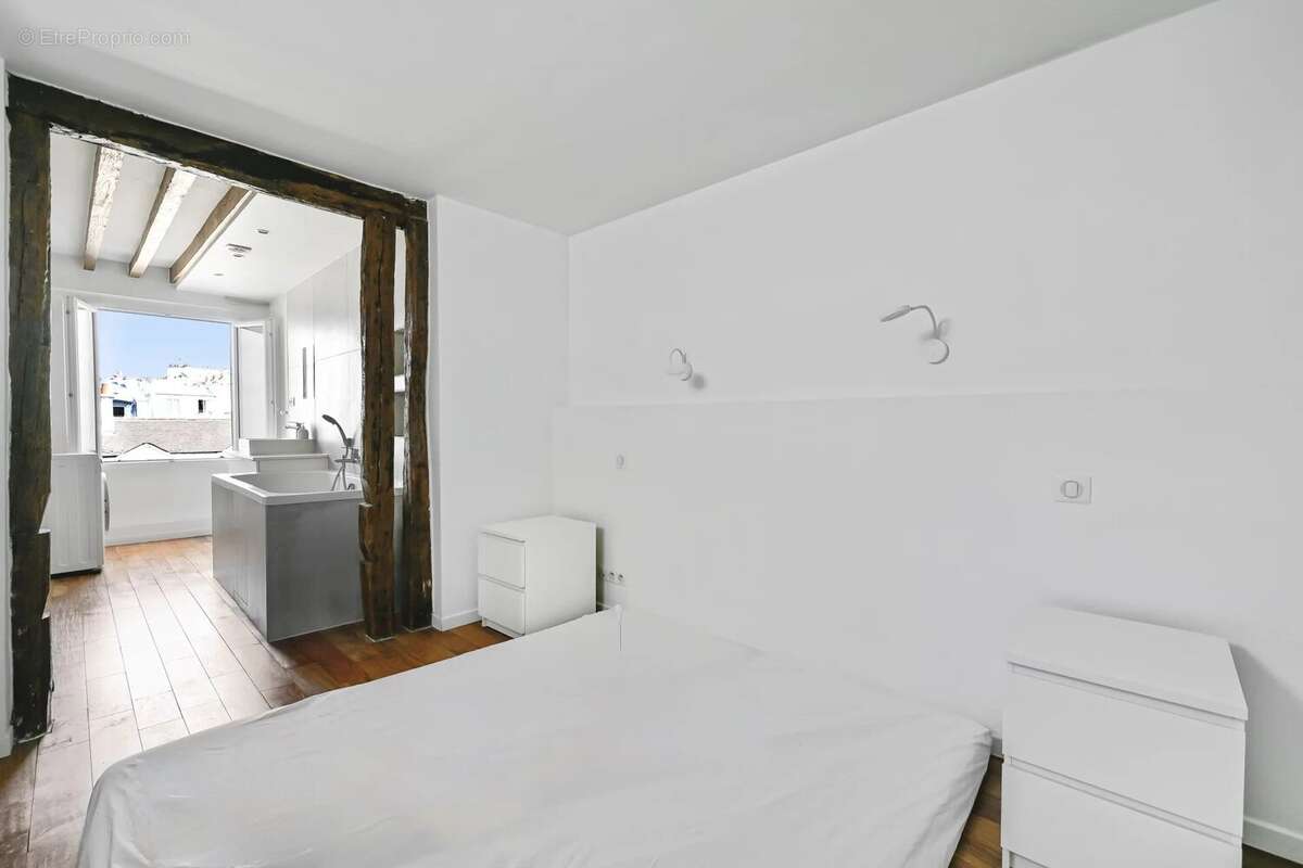 Appartement à PARIS-3E