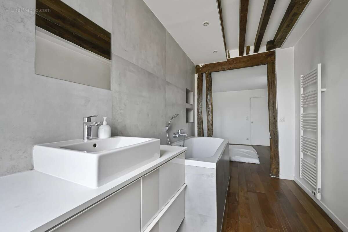 Appartement à PARIS-3E