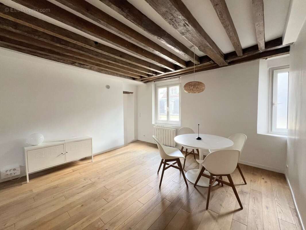 Appartement à PARIS-3E