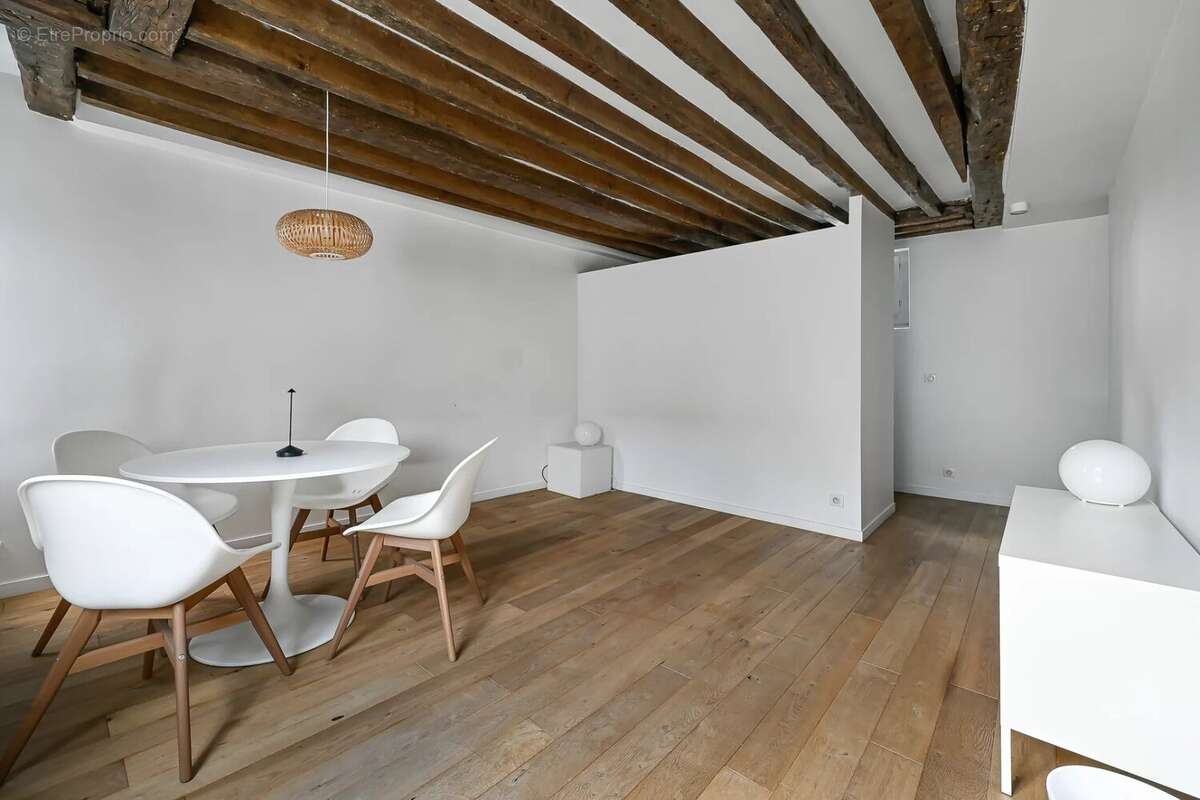 Appartement à PARIS-3E
