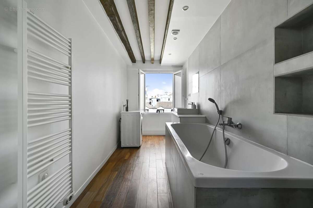 Appartement à PARIS-3E