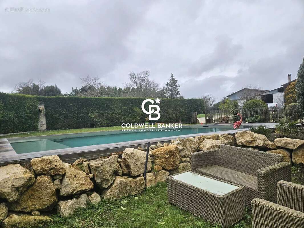 Maison à MORTAGNE-SUR-GIRONDE