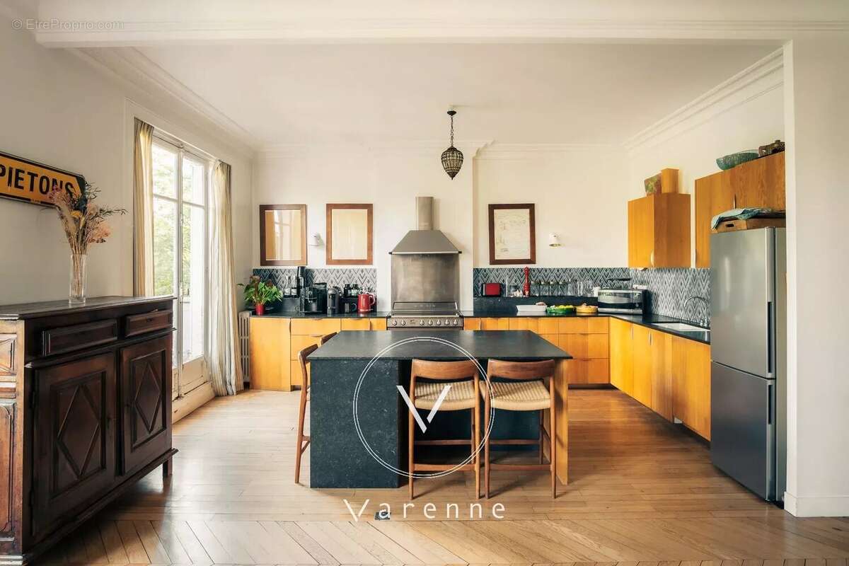 Appartement à PARIS-14E