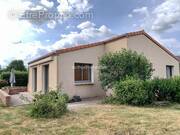 Maison à SAINT-PIERRE-DES-ECHAUBROGNES