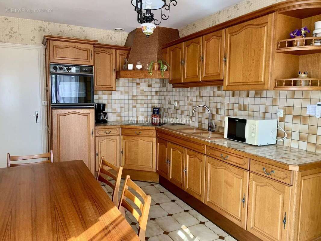 Maison à SAINT-PIERRE-DES-ECHAUBROGNES