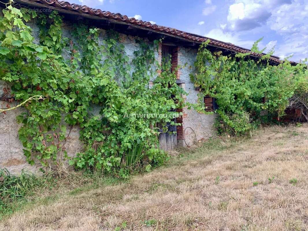 Maison à SAINT-PIERRE-DES-ECHAUBROGNES