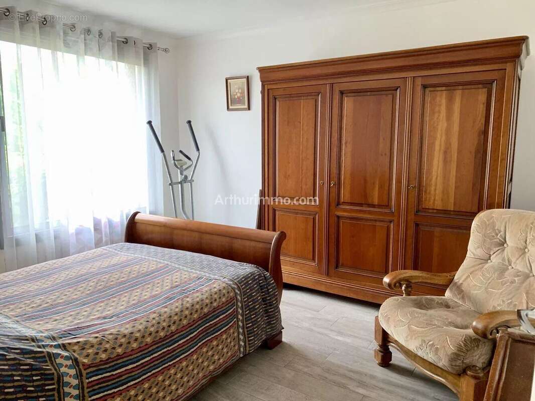 Maison à SAINT-PIERRE-DES-ECHAUBROGNES