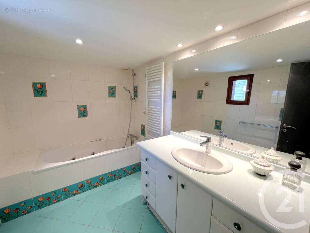 Maison à LACROIX-FALGARDE