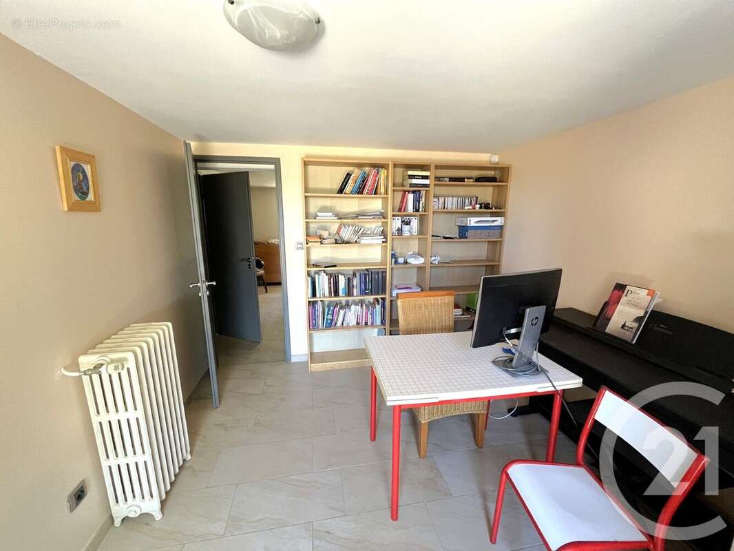 Maison à LACROIX-FALGARDE