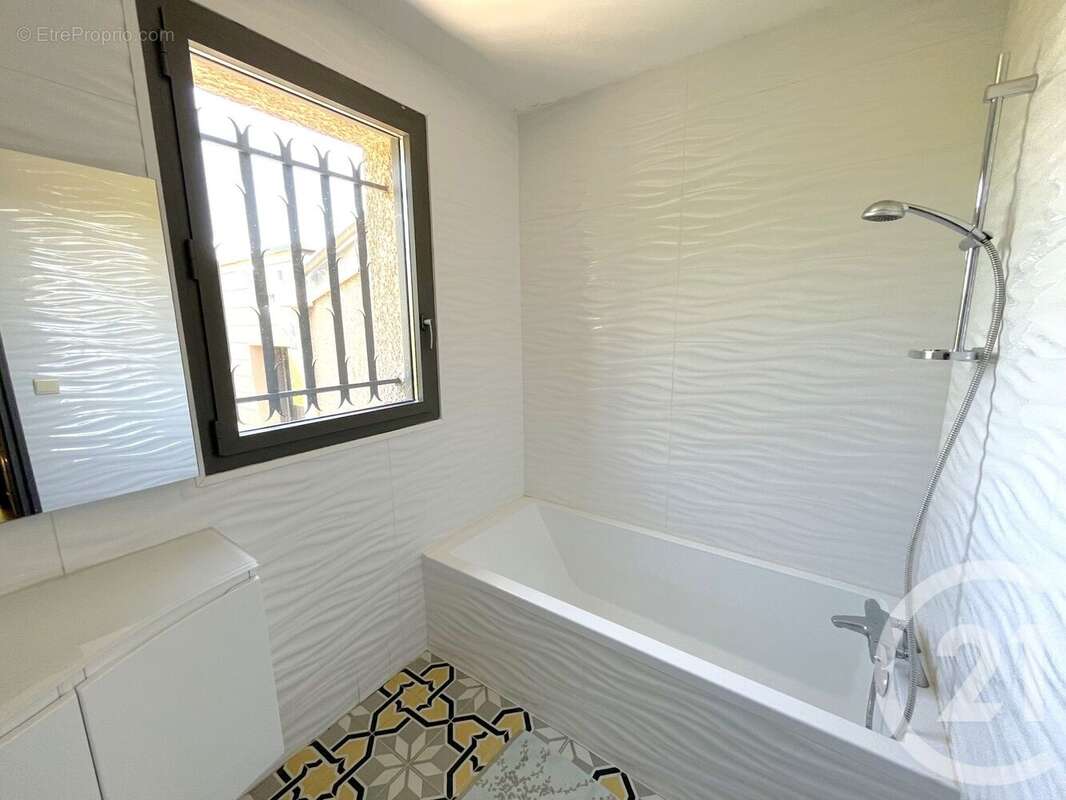 Maison à LACROIX-FALGARDE