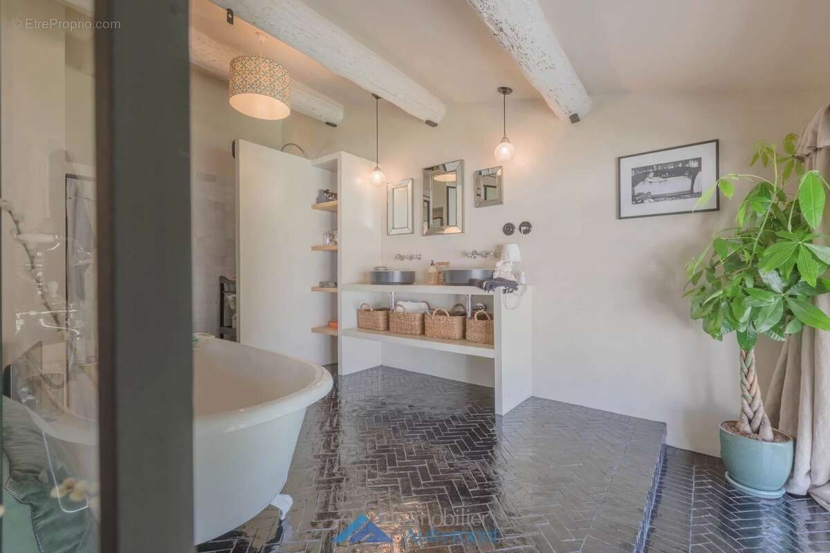 Maison à LE THOLONET