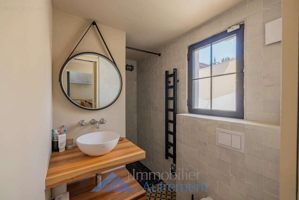 Maison à LE THOLONET