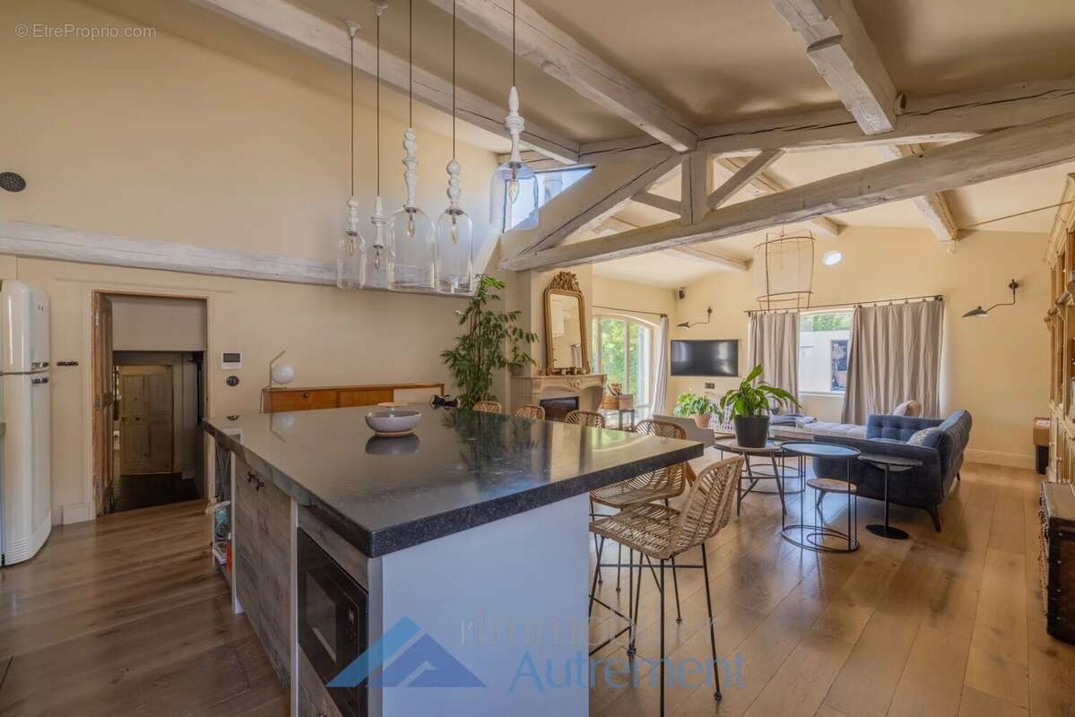 Maison à LE THOLONET