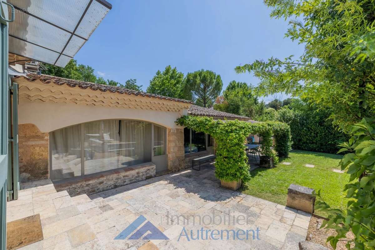 Maison à LE THOLONET