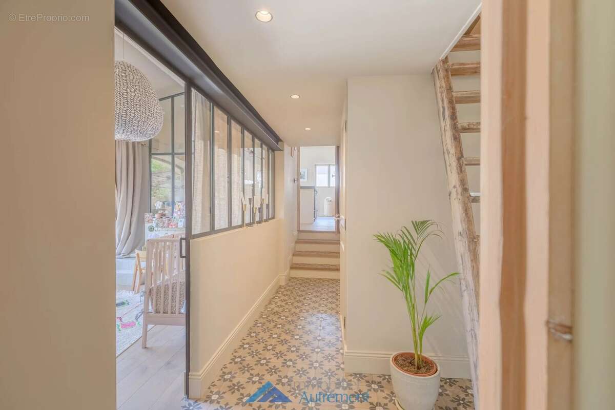 Maison à LE THOLONET