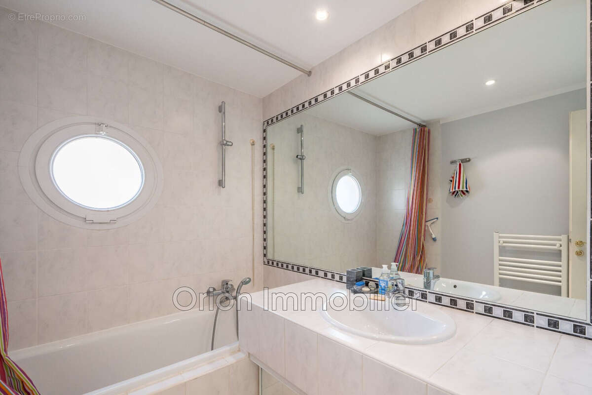 Appartement à MANDELIEU-LA-NAPOULE