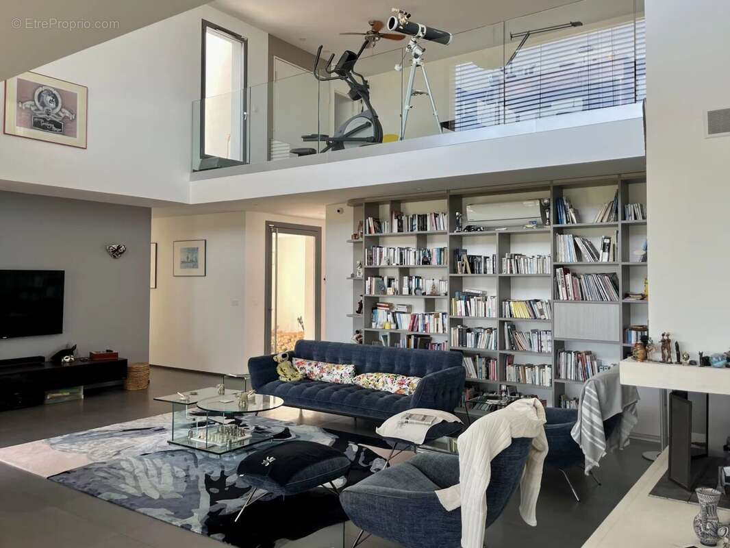 Maison à SAINT-CLEMENT-DE-RIVIERE