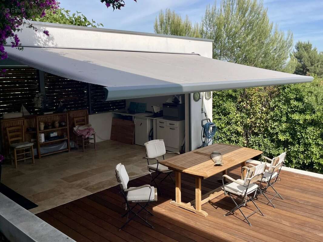 Maison à SAINT-CLEMENT-DE-RIVIERE