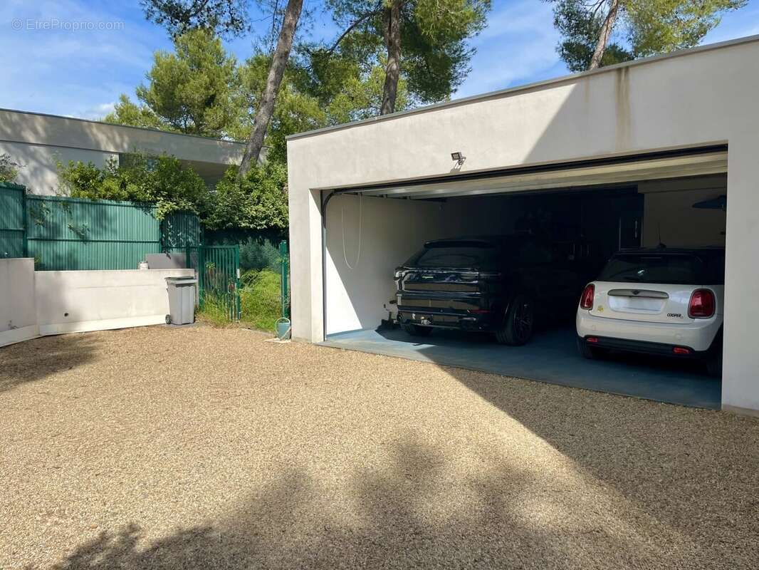 Maison à SAINT-CLEMENT-DE-RIVIERE