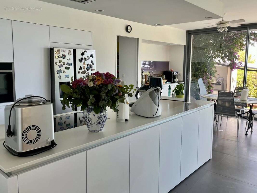 Maison à SAINT-CLEMENT-DE-RIVIERE