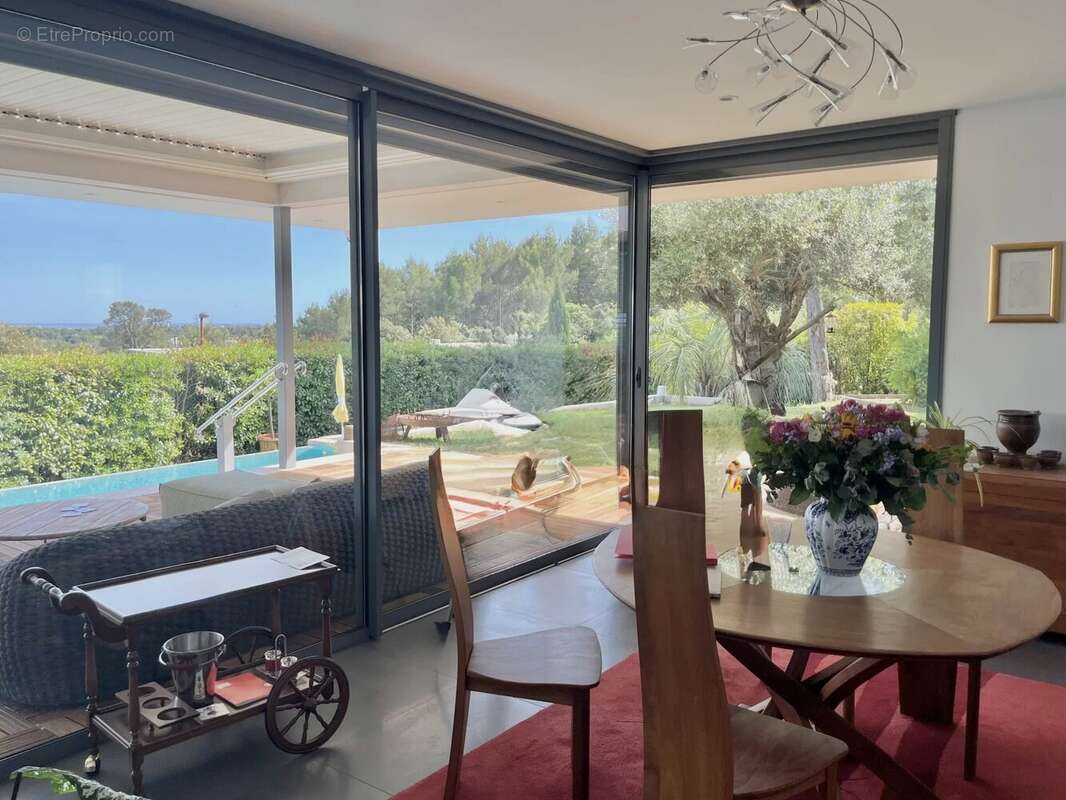 Maison à SAINT-CLEMENT-DE-RIVIERE