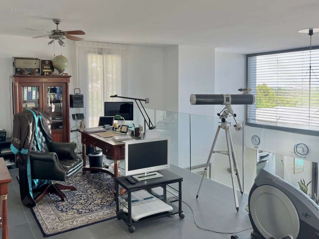 Maison à SAINT-CLEMENT-DE-RIVIERE